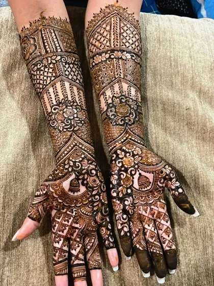 A closer look at a heavy bridal mehendi. You can see the fine details of the jharokha (window) motifs, floral patterns, and the tiny jhumka (earring) design.