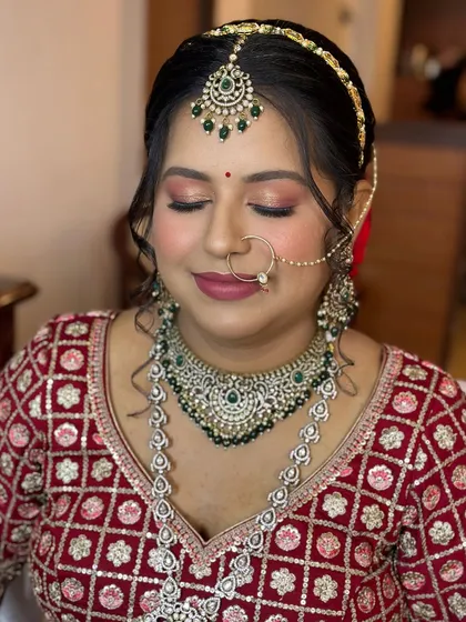 Another angle of this beautiful Gujarati bridal makeup, highlighting the flawless skin and eye detail.
