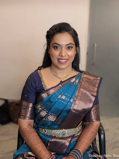 Embracing the timeless elegance of a South Indian bride. For her engagement, I focused on a classic look with beautifully defined eyes and a warm, radiant complexion that perfectly complements her rich Kanjeevaram saree and traditional jewelry.