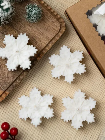 Let it snow! These delicate snowflake-shaped floating candles are perfect for adding a touch of winter wonder to your decor. They come in a set of four, ready for gifting.