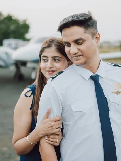 Love is in the air. This unique pre-wedding shoot on an airfield with a private plane creates a sense of adventure and sophistication. It’s perfect for couples looking for a theme that is both glamorous and personal.