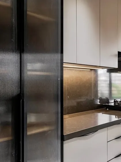 A side view of the fluted glass pantry, showing how the texture plays with light to create a beautiful visual effect.