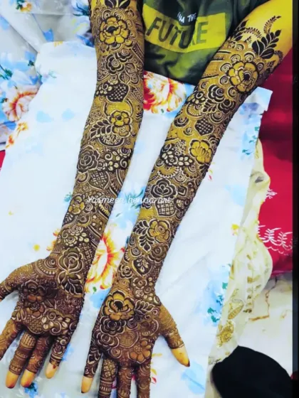 Fiza's bridal mehndi, a beautiful floral design that extends up to the elbows, perfect for her wedding celebrations.