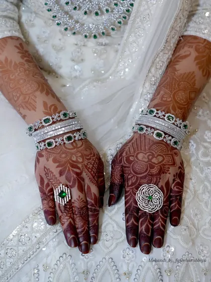 Another view of the engagement henna stain, showing its rich color.