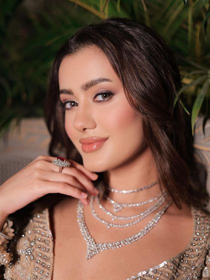 A close-up of the glossy, minimalist look. The skin looks like glass, and the soft definition on the eyes creates a sophisticated and modern feel.