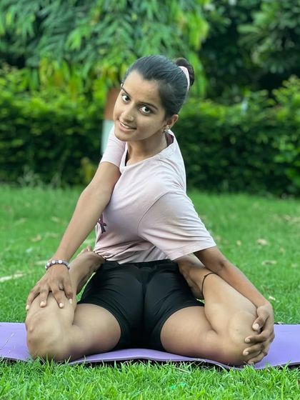 A simple seated twist can bring great balance to the body and mind. This young student shows how it's done.