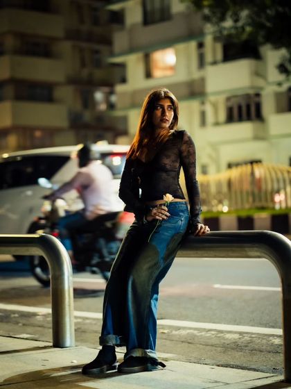 This shot combines a posed subject with the natural movement of the city, as a motorbike passes in the background, adding a dynamic layer to the portrait.