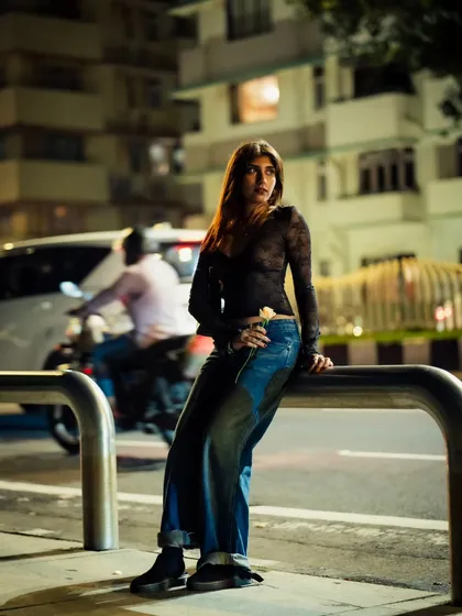 This shot combines a posed subject with the natural movement of the city, as a motorbike passes in the background, adding a dynamic layer to the portrait.