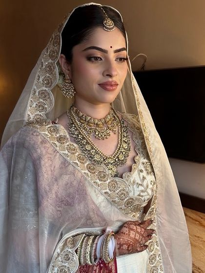 Simply enhancing what’s already beautiful. For my bride Sanya, we focused on a clean, radiant base and soft definition to let her natural beauty shine.