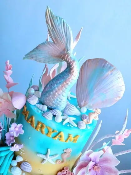 A close-up of the iridescent mermaid tail and seashell topper, showing how to achieve a pearly finish.