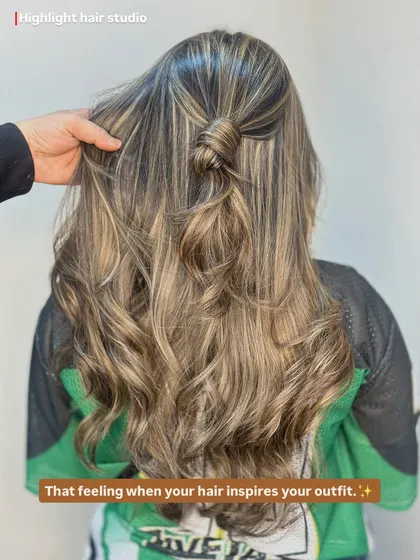 A perfect example of how a simple half knot can show off the beautiful dimension in a fresh balayage. The mix of light and dark tones creates a stunning effect.