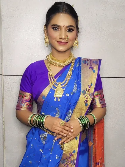 A simple and elegant portrait for Gudi Padwa, with a smile that shows her confidence.