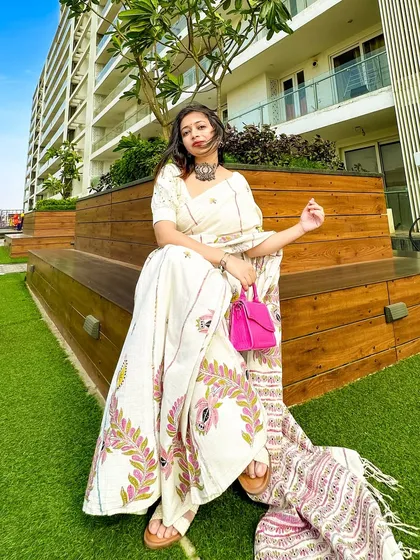 The full look, with a pop of color from a bright pink bag. This shows how a single accessory can change the vibe of a neutral outfit.