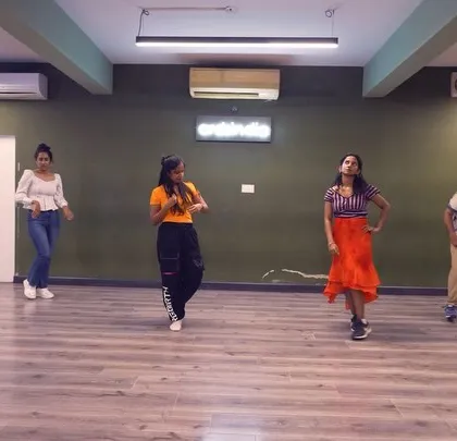 A look back at our recent choreo series with Divya. This class was all about revisiting favorite routines and exploring a blend of open style, afro, and dancehall.
