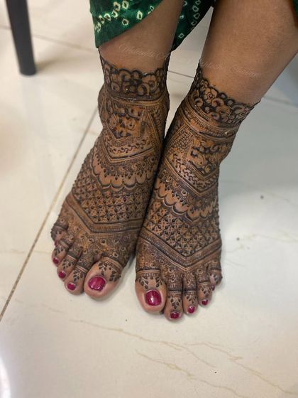 Intricate Bridal Feet photo 20