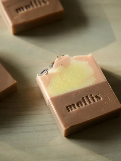 The top of this bar is sprinkled with botanicals for gentle exfoliation.