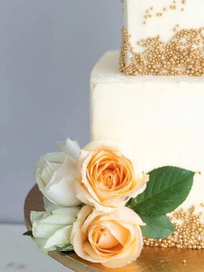 Neeth Medappa - Custom Celebration Cakes A Vow in Vanilla & Gold: Wedding & Engagement Cakes photo 17