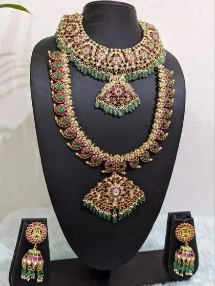 I love showing my clients how versatile my collection is. This Jadau set, featuring a choker and a matching mango-mala haara, can be styled in multiple ways to create different looks for your wedding events, from the Muhurtham to the reception.