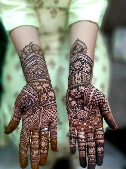 A beautiful party mehendi with peacocks and lotus flowers. This design is perfect for a bridesmaid or close family member.