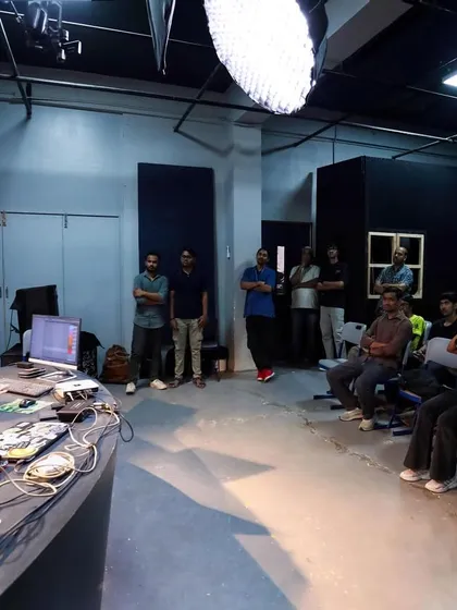 I believe in creating a comfortable learning environment where every question is valid. Here, I'm talking with students during an Ableton workshop, sharing my personal workflow and tips for overcoming creative blocks.