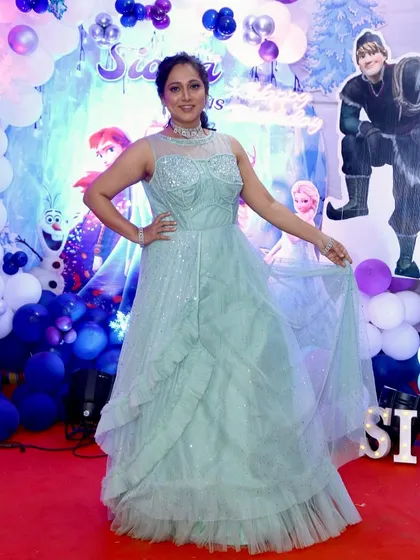 This beautiful mom is ready for her daughter's 5th birthday party. We went for a fresh and elegant party look with a simple hairstyle that complements her lovely gown.