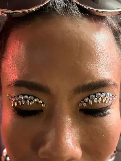 We love to bedazzle! This custom rhinestone eye makeup is perfect for music festivals, sangeet nights, or any event where you want to shine. All our face jewels are skin-safe and applied to last through the night.