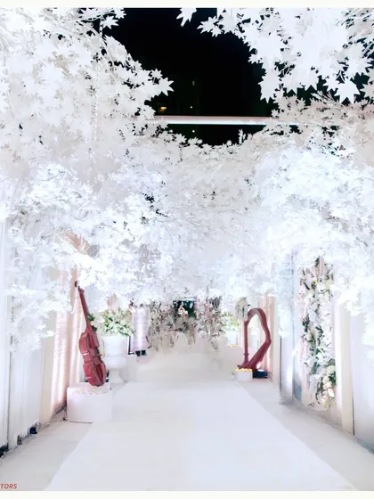 I designed this all-white walkway to feel like stepping into a fairytale. The canopy of white leaves creates a serene and ethereal pathway, proving that elegance often lies in monochromatic beauty and clean lines.