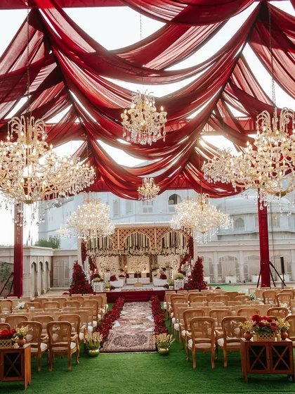 For Naomi and Rakshit's 'Laal Ishq' wedding, we created a royal atmosphere at Fairmont Jaipur. This grand setup features dramatic red draping and magnificent crystal chandeliers, embodying a timeless and luxurious Indian wedding aesthetic.