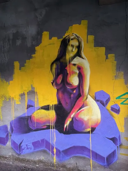 The finished piece from that crazy session. The yellow cityscape background and the purple figure create a beautiful contrast. It's about finding elegance in the street.