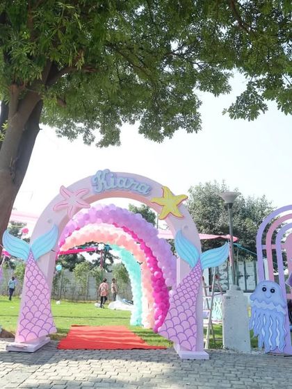 The grand entrance to an outdoor mermaid-themed birthday party. I capture the details of the decor, like this beautiful balloon archway, to help you remember the effort put into the special day.