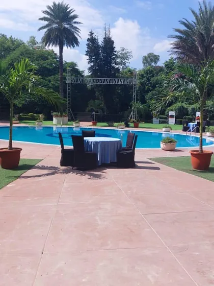 The serene poolside venue for the JBL Sound event in Jaipur before guests arrive. We work in diverse locations, adapting our technical setup to suit any environment, from conference halls to outdoor resorts.