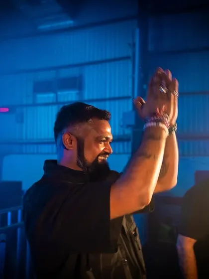 Applauding the incredible crowd at DGTL Mumbai. Their energy fuels my performance from the first beat to the last.