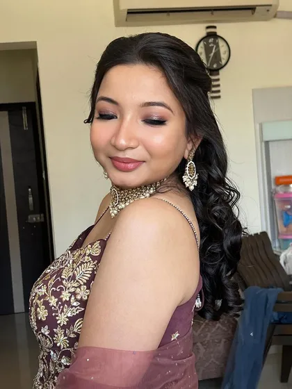 A close-up of the soft glam makeup.