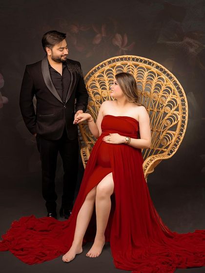 A regal portrait using my peacock chair as a prop. It adds a touch of bohemian elegance to this glamorous maternity shot.