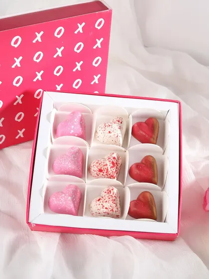 Our heart-shaped bonbons are the sweetest way to say “XOXO” this Valentine’s Day. This box contains an assortment of white, milk, and ruby chocolate hearts.