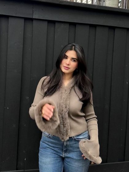 A closer look at the details of this SHEIN fur-trimmed cardigan. I focus on showing the texture and fit of the garment in a simple, direct-to-camera style.