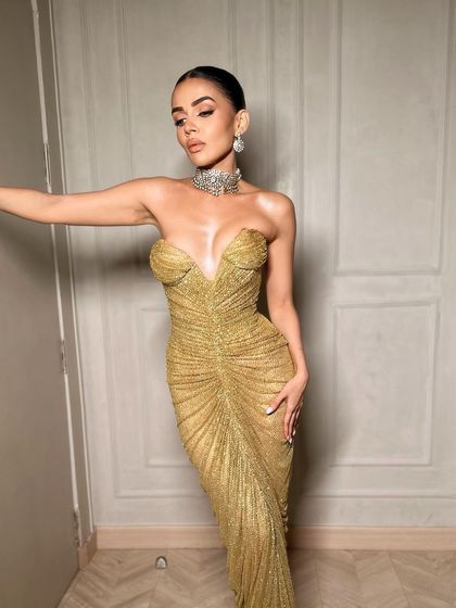 A final full-length shot. This look is the definition of glamour.