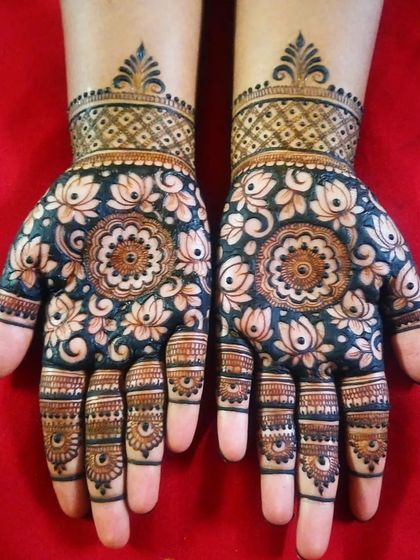 Sonu - Bridal & Wedding Mehndi Modern & Minimalist Mehndi photo 43