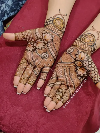 This design features a beautiful mix of floral and paisley elements, with a rose motif at the center of the palm.