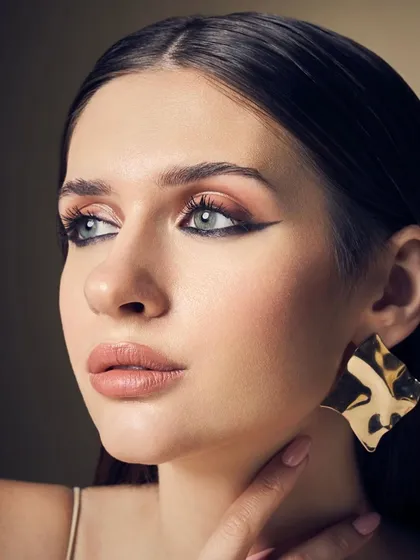 A beauty editorial look featuring a graphic reverse eyeliner. This demonstrates my ability to execute precise, trend-forward makeup techniques for fashion-focused clients.