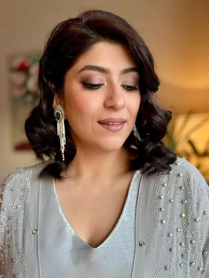 Getting my client ready for the SIIMA awards. We decided on a faint pop of mauve and shimmer on the eyes, matte skin, and soft waves for a look that was formal, dressy, and comfortable for a hot summer evening.