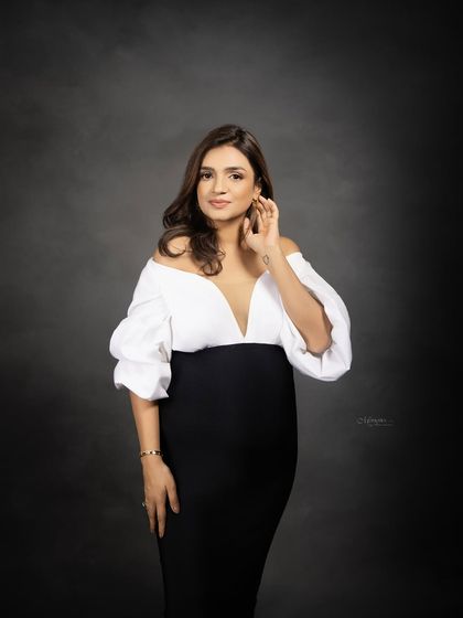 A celebration of motherhood in a classic black and white look. I guide my clients to find poses that feel comfortable and look effortlessly elegant.