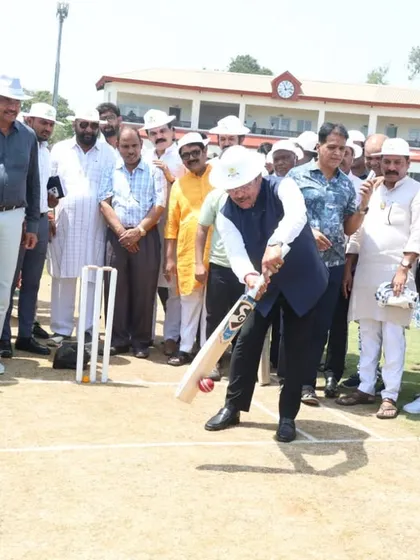 Minister Ashish Shelar taking the ceremonial first strike to officially open the academy for training.