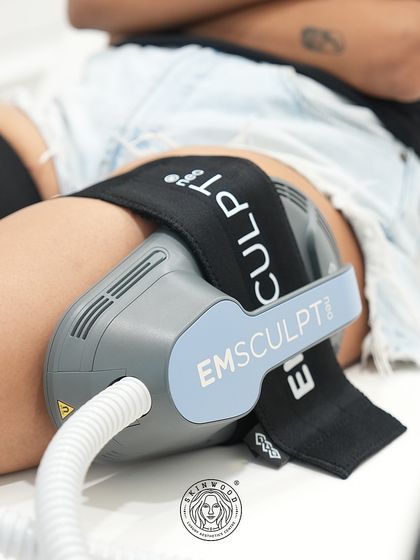 A detailed view of the Emsculpt NEO applicator on the thigh. The technology stimulates the quadriceps and hamstrings, improving muscle tone and shape in an area that can be challenging to sculpt through exercise alone.