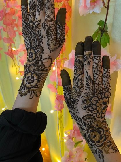 Shaikh Yasmeen - Wedding Party & Guest Mehendi Designs for Family & Bridesmaids photo 5