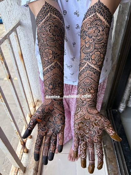 A lovely chevron-inspired pattern on the back of the hands, combined with my signature floral work on the arms.