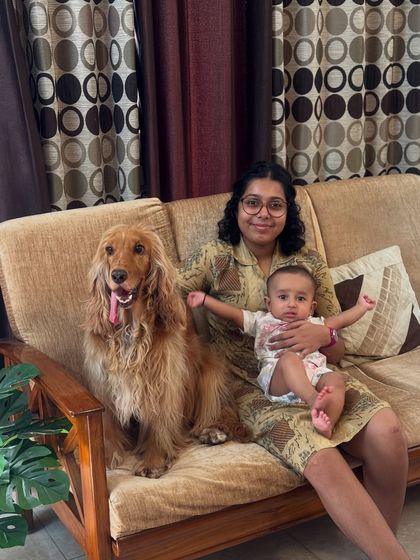 Another adorable photo of the cousins together on the couch.