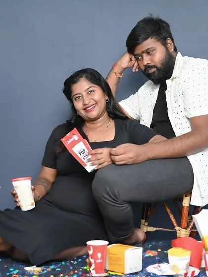 Let's have fun with your pregnancy cravings. This quirky maternity shoot with fast food was a playful way to capture a real part of their journey.