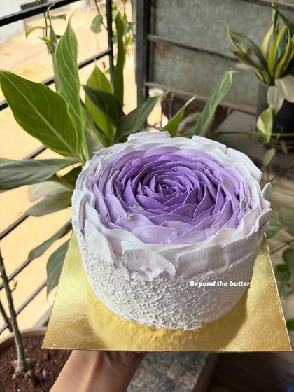 Elegant Floral & Butterfly Cakes photo 3