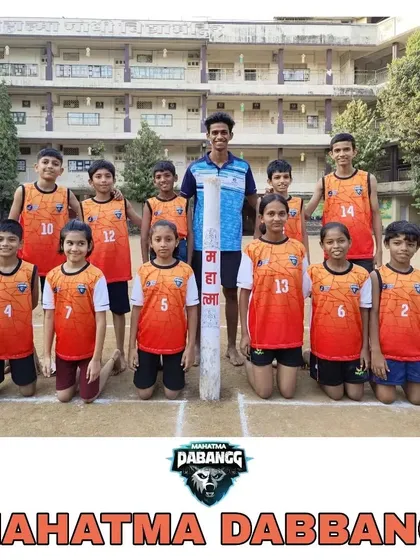 Team Mahatma Dabangg posing for a photo before their MPL match.